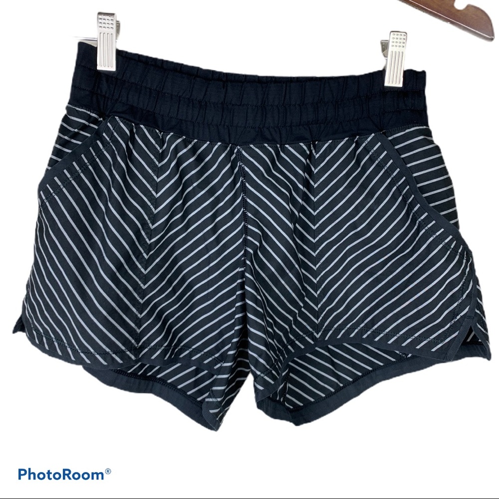 Lululemon Lined Running Shorts Pockets Size 6